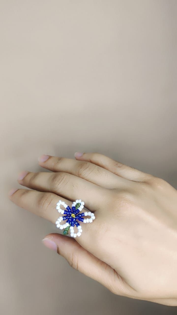Daisy Bloom Bead Ring