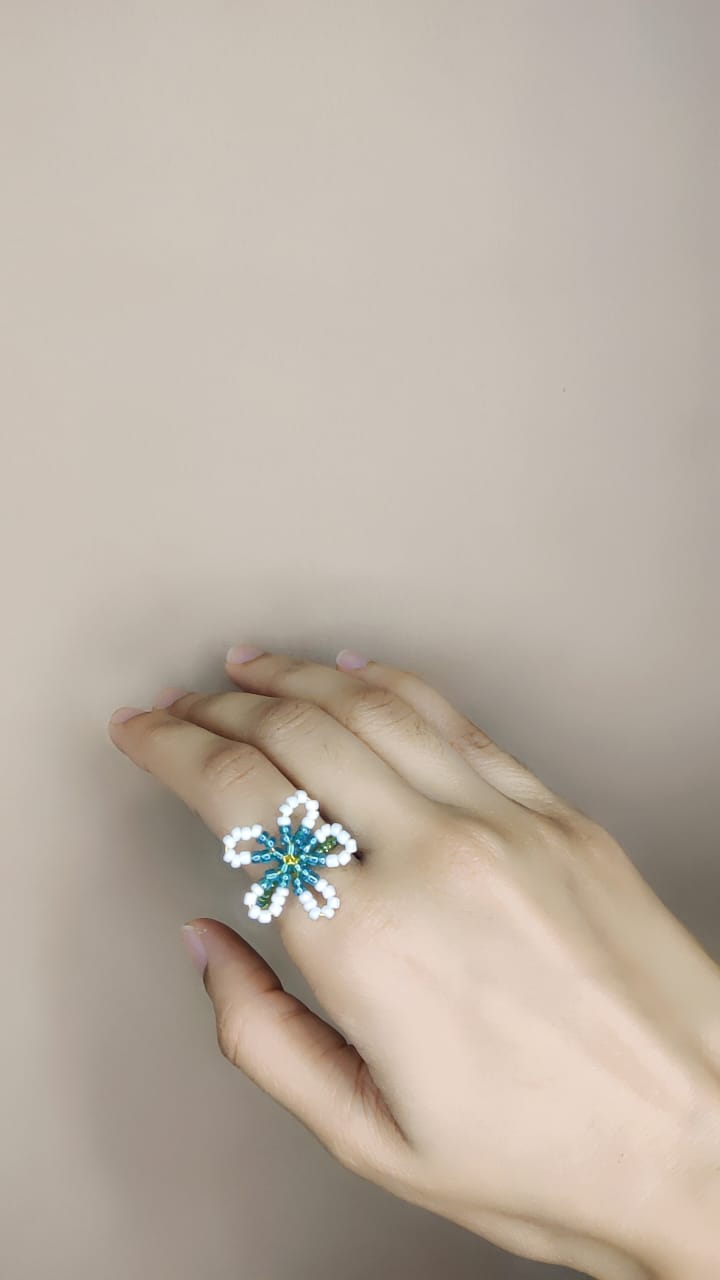 Daisy Bloom Bead Ring